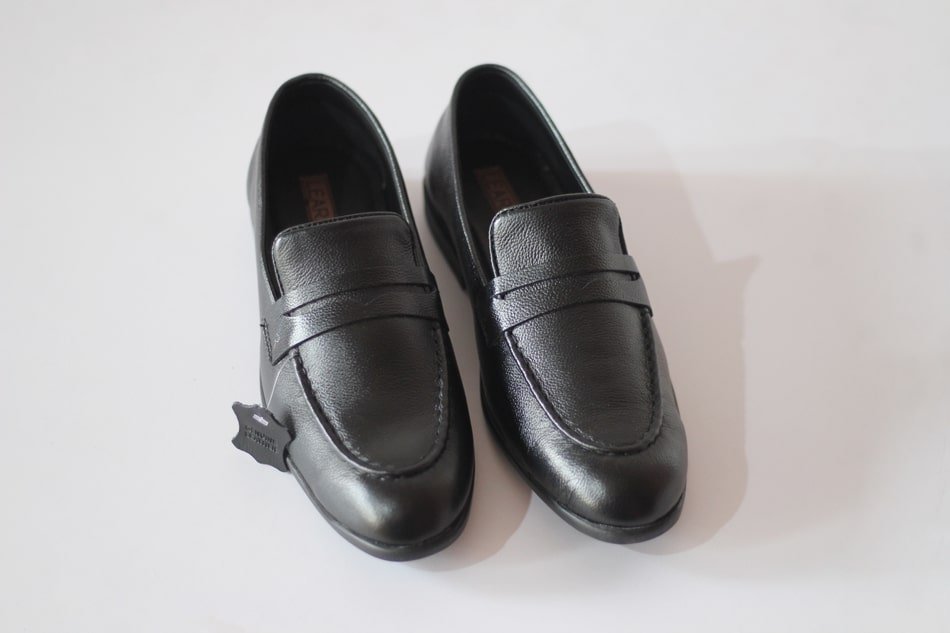 Elegant Black Penny Loafer - Image 2