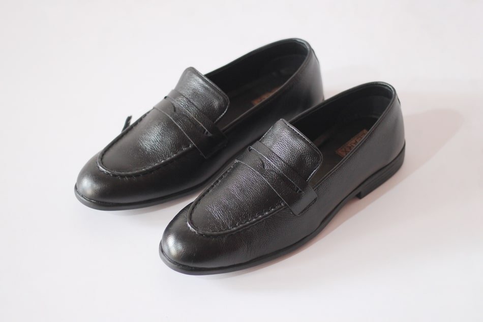 Elegant Black Penny Loafer - Image 3
