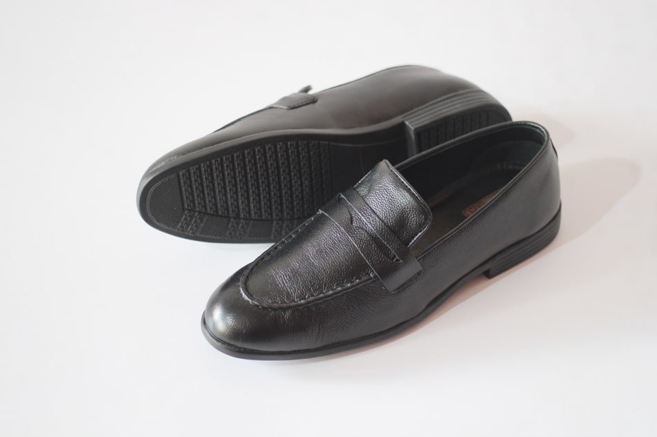 Elegant Black Penny Loafer - Image 4